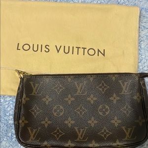 Louis Vuitton pouchette